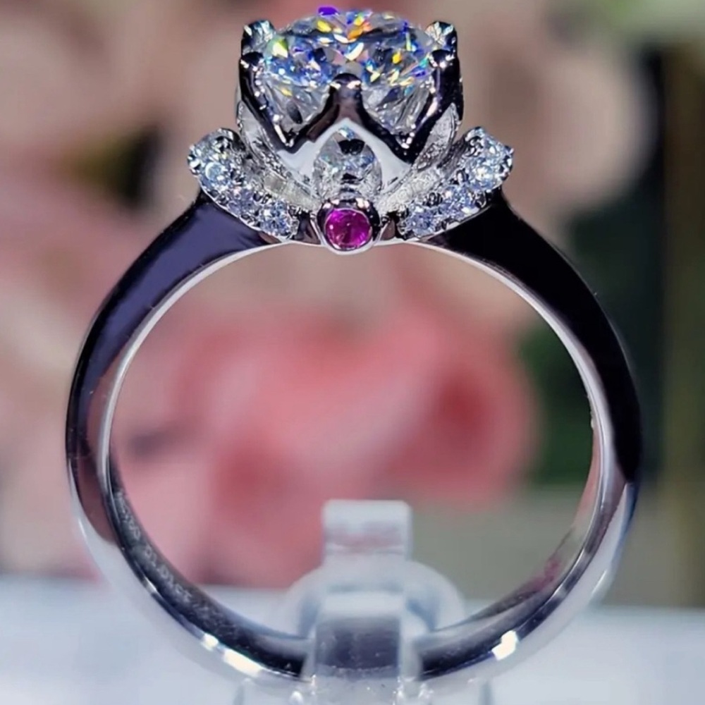 Certified ✨Genuine Moissanite Lotus 🪷 Ring
S925
925 STERLING SILVER STAMPED